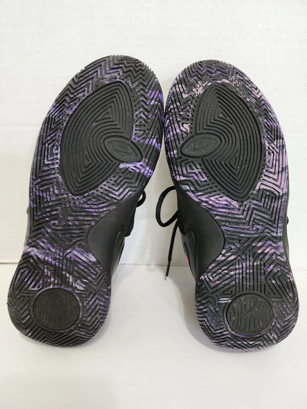 Nike Kyrie Flytrap 3 GS Floral Swoosh Basketball Shoes Black 6Y FLAW READ DESC